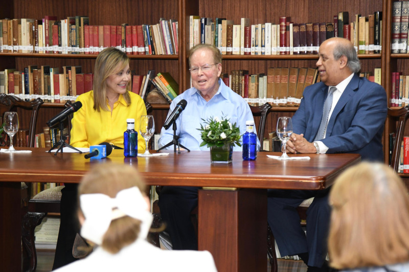 Ana Corripio de Barceló, José Luis Corripio (Pepín) y Juan Daniel Balcácer.