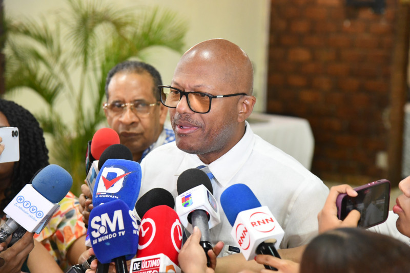 Luis Peña habla sobre las muertes neonatales en la maternidad de La Altagracia.