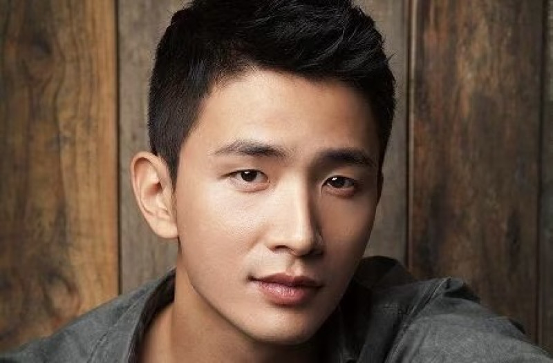 Lee Yong-joo.