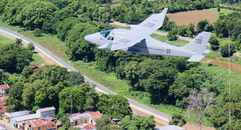 Destacan la vigilancia y el reconocimiento aéreo de la frontera proporcionando contacto aire, tierra e información oportuna para apoyar las operaciones de seguridad y defensa.
