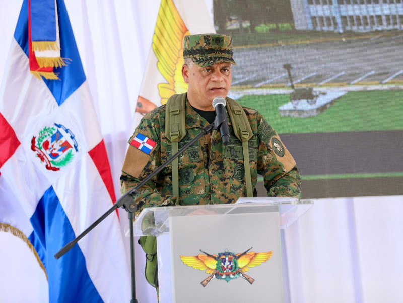 El ministro de Defensa, teniente general Carlos Antonio Fernández Onofre.
