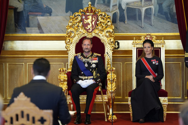 El nuevo rey de Noruega, Haakon VIII, juró su cargo ante el Parlamento