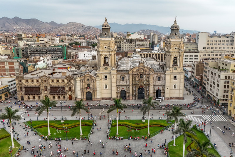 Esta vista aérea muestra la Catedral Basílica, comúnmente conocida como la Catedral Metropolitana de Lima, el 4 de enero de 2026.
