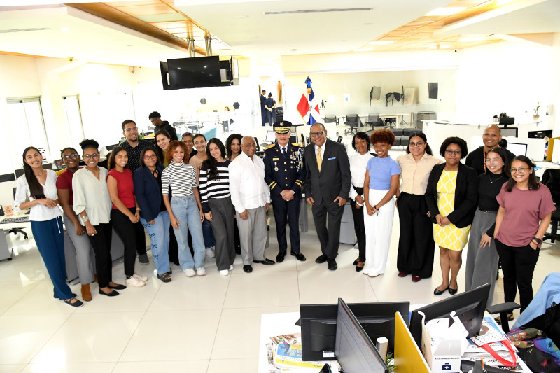 Director de la Policía Nacional durante una reunión con ejecutivos de Listín Diario
