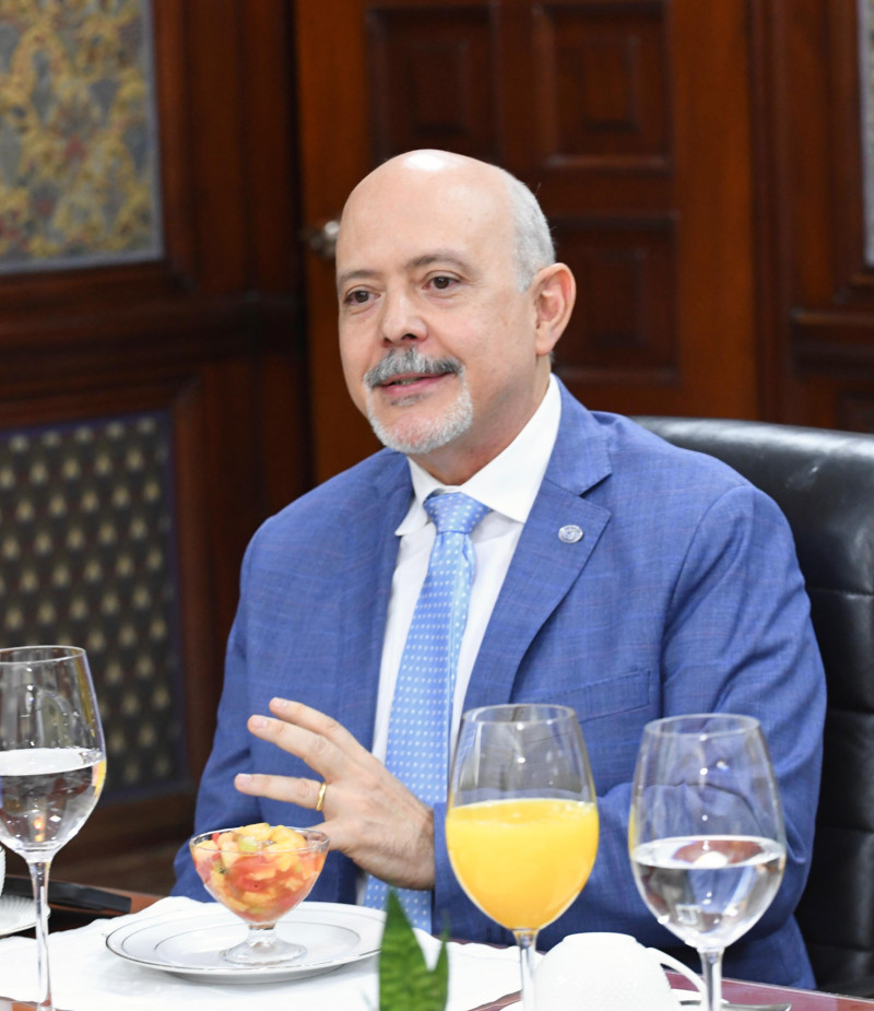 El director del Instituto Dermatológico, Víctor Pou Soares, durante su participación en el Desayuno de Listín Diario.
