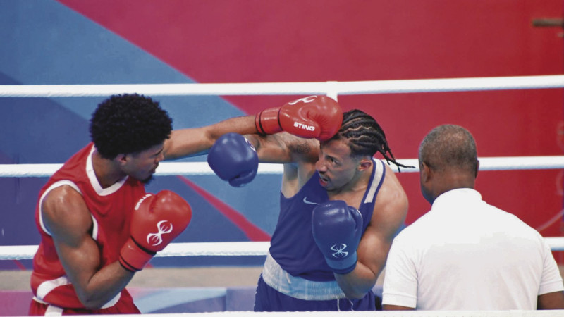 Noel Pacheco durante su combate con Diego Pereyra la noche en que se convirtió en el sexto dominicano en conquistar la medalla de oro en boxeo en los Centroamericanos.