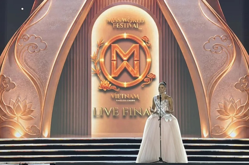 La profesora y comunicadora dominicana Joheirry Mola ganó en Vietnam la corona de Miss Mundo 2026, en una gala celebrada en la ciudad costera de Nha Trang, en Vietnam.