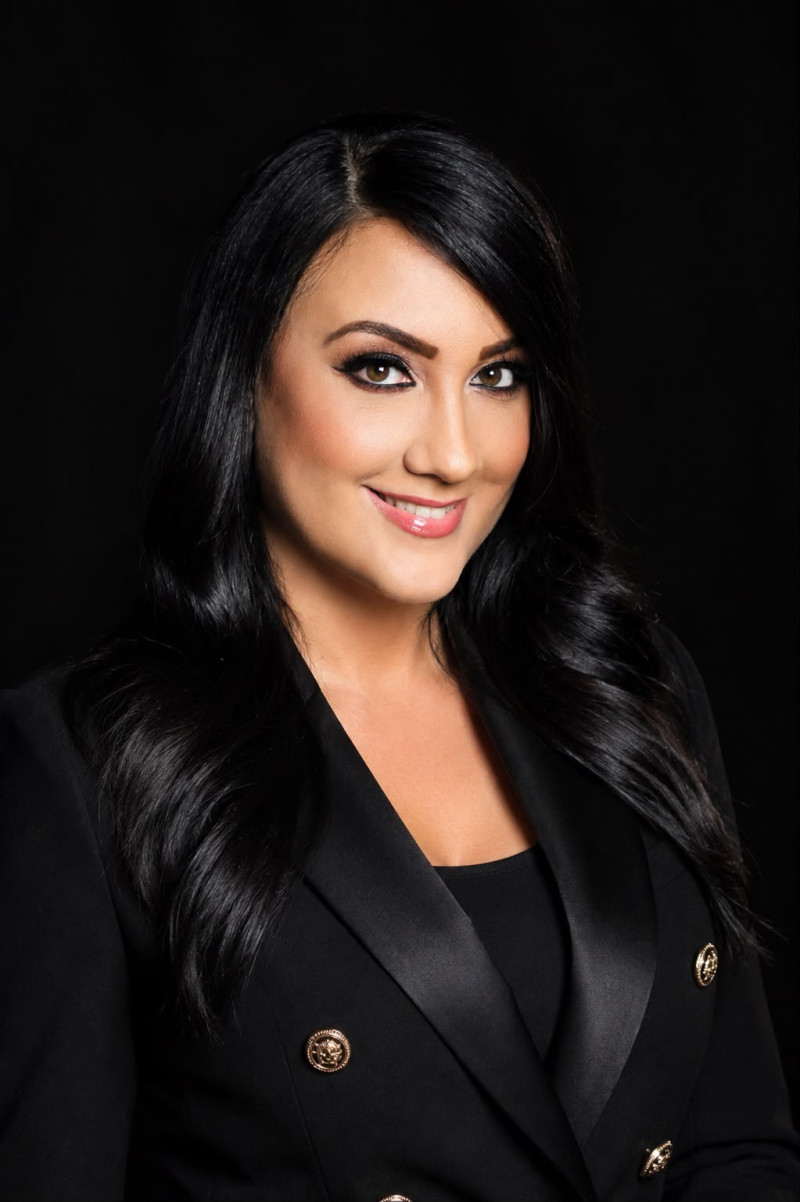 Giannina Azar, empresaria y diseñadora de moda dominicana.