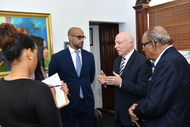 Visita realizada por directivos de la Cámara Minera y Petrolera de la República Dominicana (Camipe) al director de Listín Diario a principios de junio de este año.