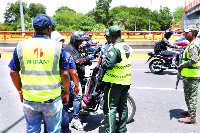 La jornada fue desplegada en las avenidas Winston Churchill con 27 de Febrero, Fernando Defilló con John F. Kennedy, Máximo Gómez con 27 de Febrero, Leopoldo Navarro con 27 de Febrero y la Gómez con Kennedy.