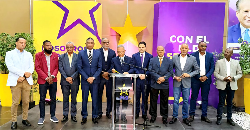 Dirigentes del PLD ofrecieron una rueda de prensa para denunciar la situción de la facturación electrica.
