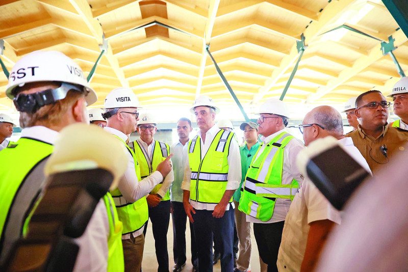 El presidente Luis Abinader concluyó ayer su agenda de trabajo en Santiago con amplia jornada de supervisiòn de obras.