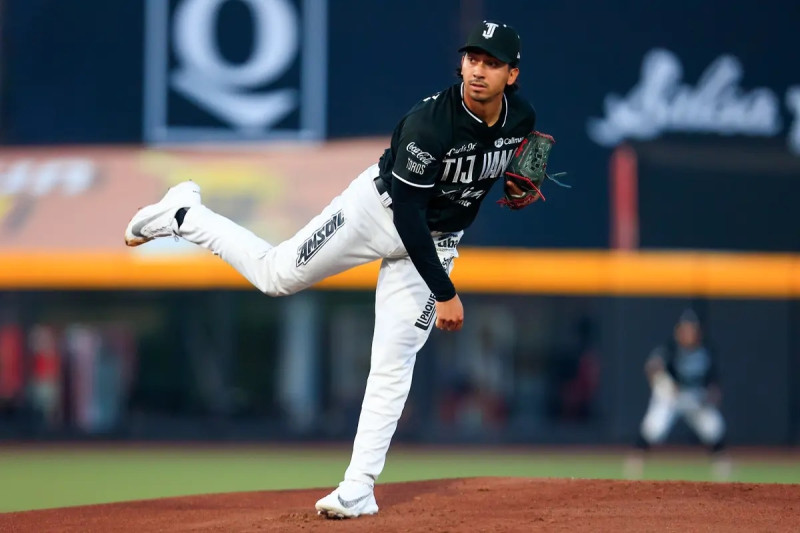 Daniel Martínez viene de ser el líder de efectividad en la Liga Mexicana de Béisbol.