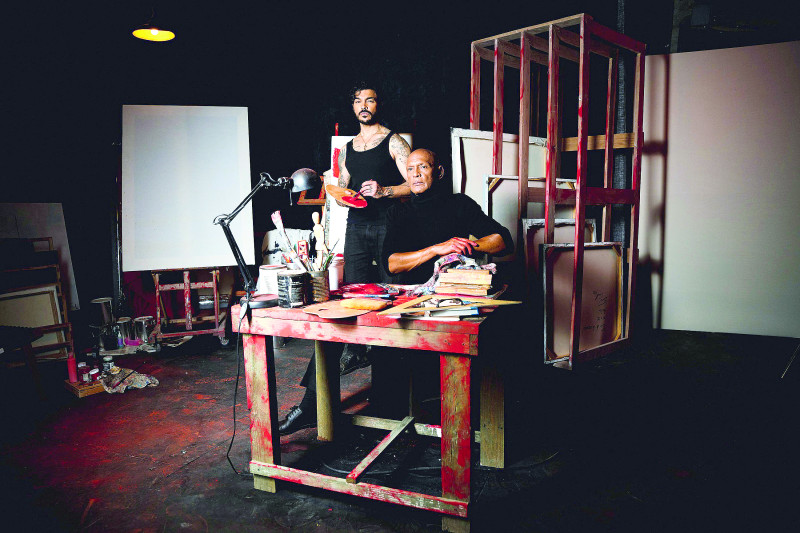 Shalim Ortiz y Orestes Amador encarnan los personajes principales del montaje teatral “Rojo”.