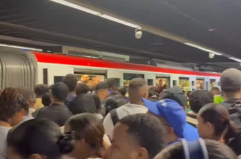 Usuarios del metro de Santo Domingo varados en andenes de la Línea 2 debido a una nueva averia