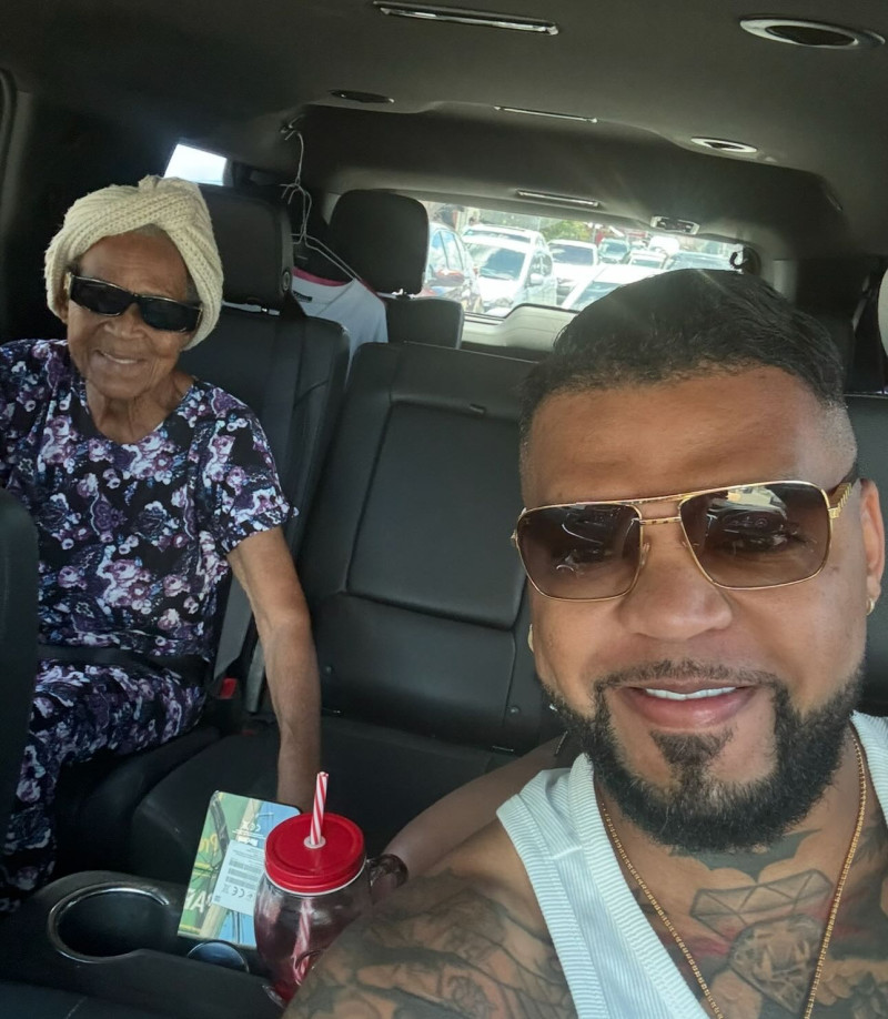 El Mayor Clásico y su abuela.