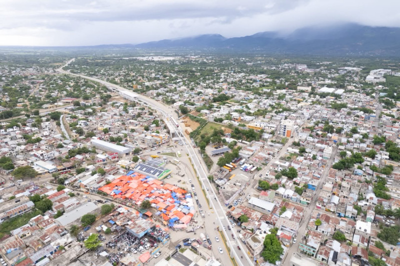 En estas fotos, se puede apreciar la expansión desordenada de Santiago hacia las zonas donde no debería expandirse