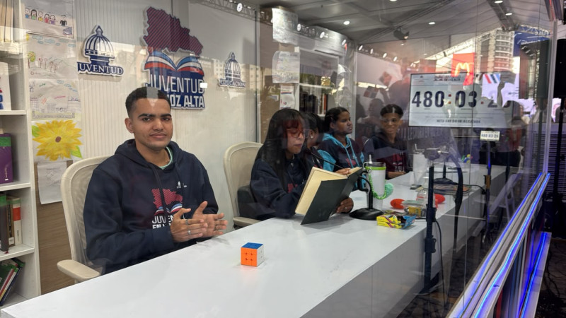 Jóvenes dominicanos que rompieron el Récord Mundial Guinness de Lectura en Voz Alta