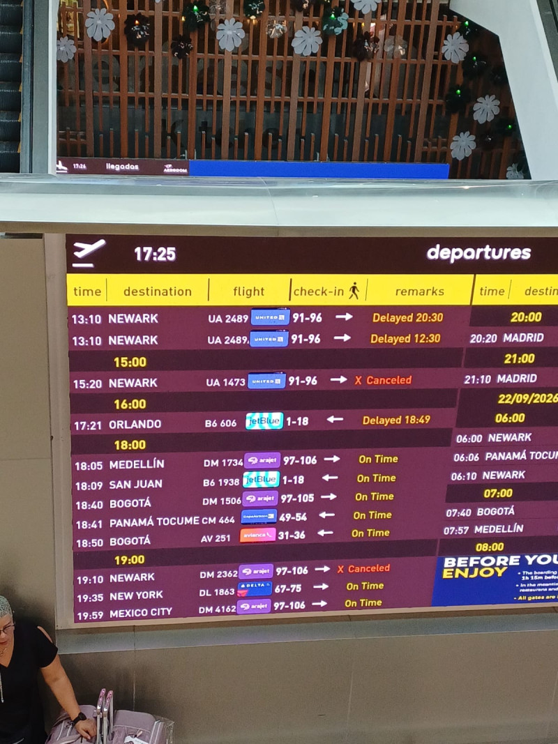 Al menos seis operaciones aéreas, entre vuelos de salida y llegada, fueron afectadas, de acuerdo con la situación registrada durante la tarde y primeras horas de la noche.