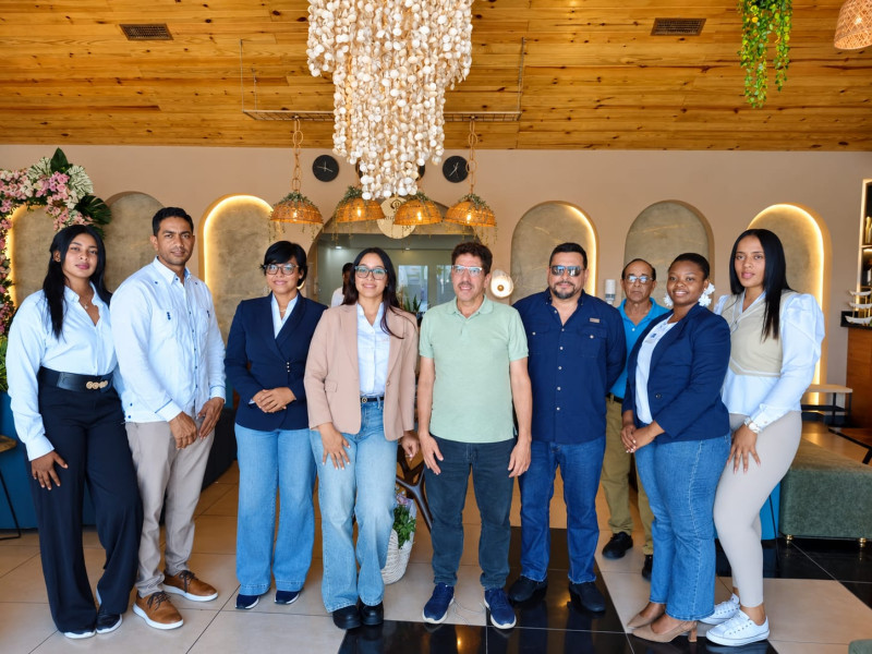 Equipo del Hotel Boutique Brunei en Boca Chica