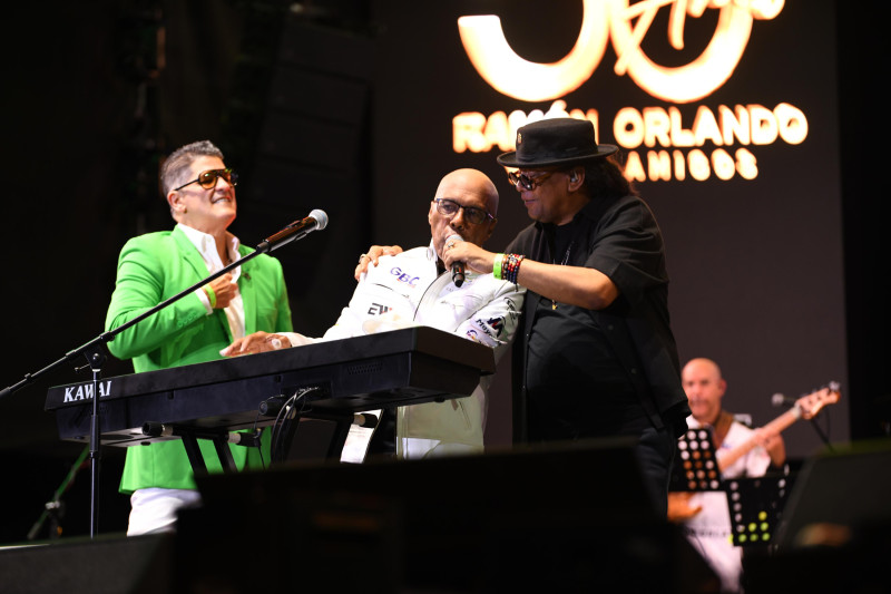 Sergio, Fernando y Eddy encendieron el Estadio Olímpico.