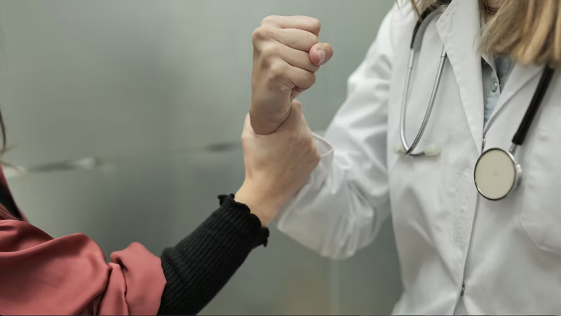 “La violencia hacia quienes trabajan en el sector salud no es un problema aislado", señaló Yoana Díaz, asesora regional de Formación Profesional en Recursos Humanos para la Salud de la OPS.