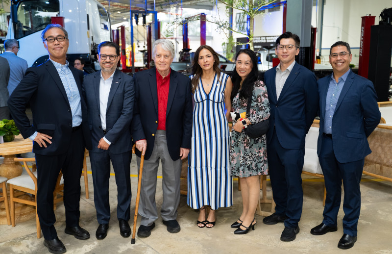 Ryoma Toda, Paul Rosero,Norman Fredrik Van Arsdale, Diana Ramos, Yukiko Okazaki, Kazuyoki Migita y Julio Barrera