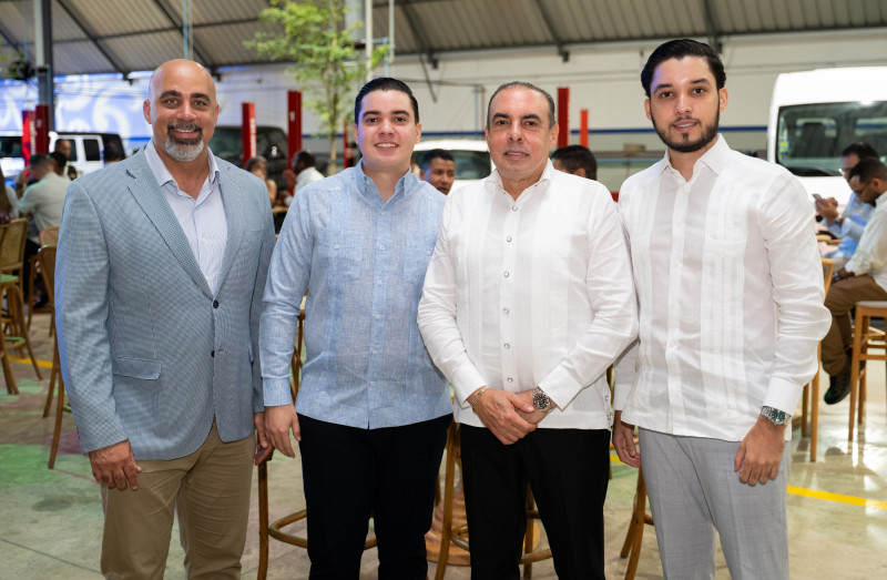 Pavel Ferreira, John Esposito, Juan Esposito y Emil Esposito