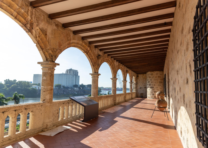 Vista al río Ozama desde el remozado Alcázar de Colón.