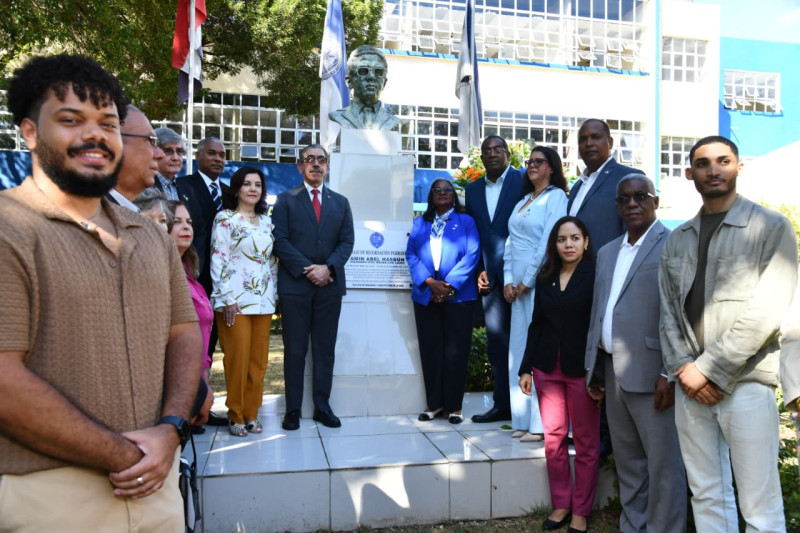 Facultad de Ingeniería y Arquitectura de la Universidad Autónoma de Santo Domingo (UASD) conmemora legado de Amin Abel Hasbun.
