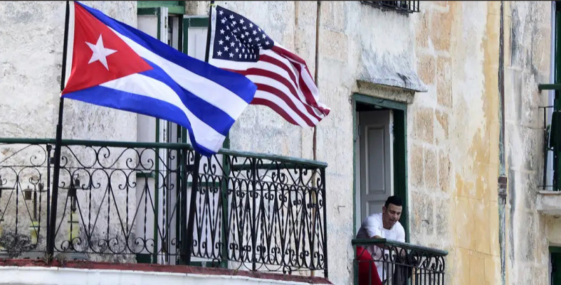 Ahora se prohíbe "abrir cuentas exclusivamente a nombre de cualquier ciudadano cubano".