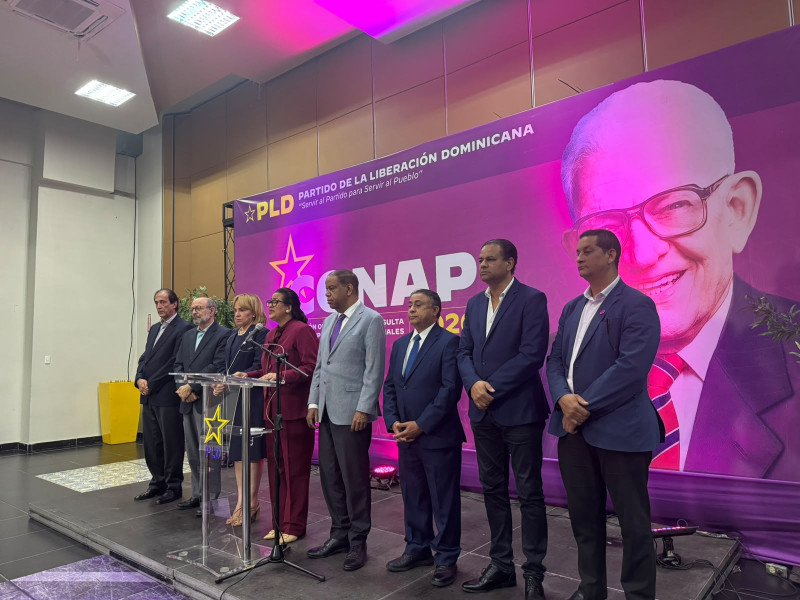 Miembros de la Comisión Organizadora de la Consulta sobre Aspirantes Presidenciales del PLD (CONAP)