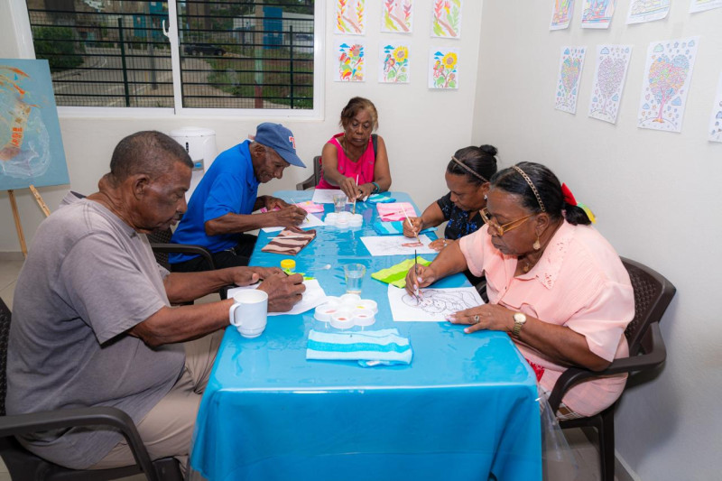 Adultos mayores durante una capacitación en este Hogar de Día de Conape.