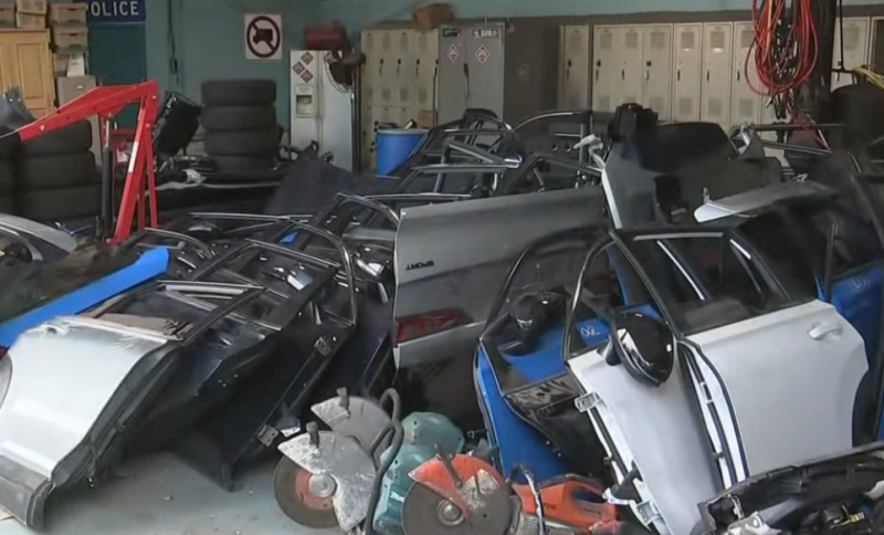En el almacén de 500 metros cuadrados se encontraron seis Hondas CRV robados y decenas de puertas, motores, neumáticos y otras piezas.