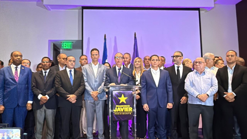 Francisco Javier García, afirmó que continuará trabajando para obtener la candidatura presidencial.