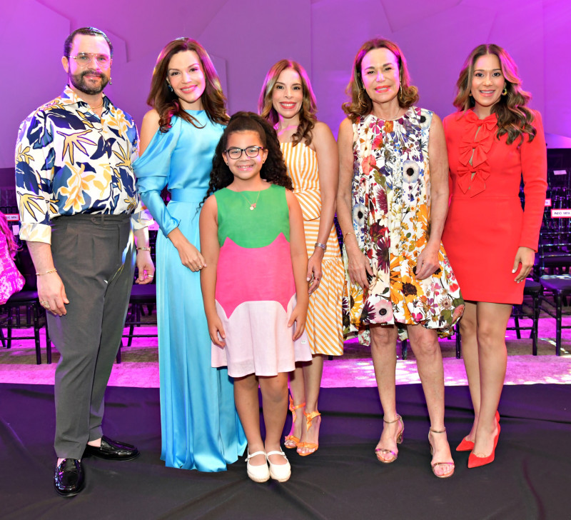 Luis Marcell Ricart, Noelia García de Pereyra, Ava Lucía Pereyra, Laura Fernández, Rosanna Rivera y Giselle Pla.