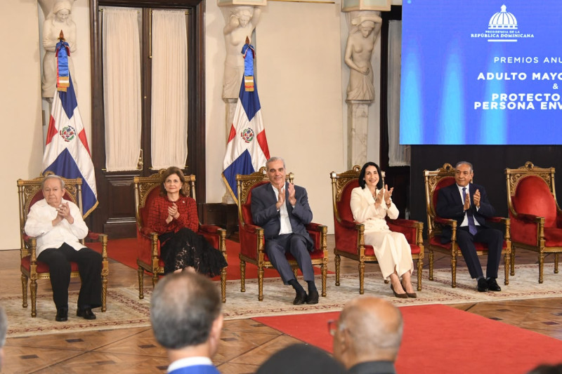 Acto por los adultos mayores en el Palacio Nacional