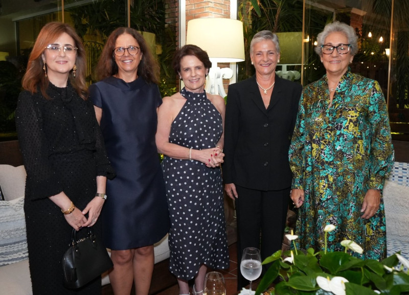 Yoanya Díaz Calderón, Ilham Mikou, Isabel León, Victoria Damas de Aiza y María Campusano.