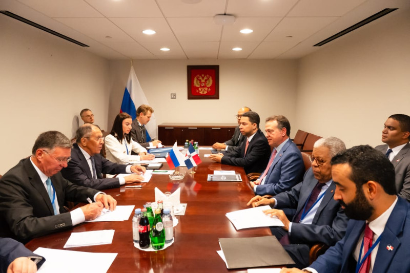 El canciller Víctor -Ito- Bisonó ha expuesto el caso de los dominicanos en la guerra de Rusia, en reuniones bilaterales.