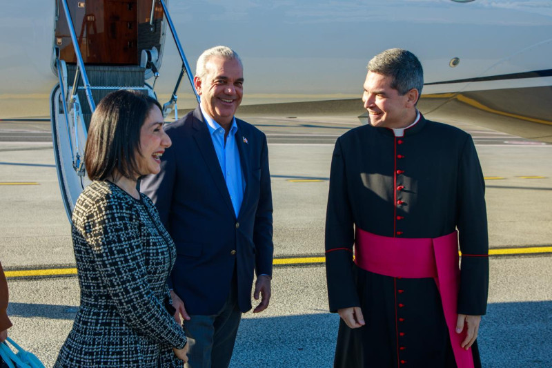 Raquel Arbaje, Luis Abinader y Pietro Parolin