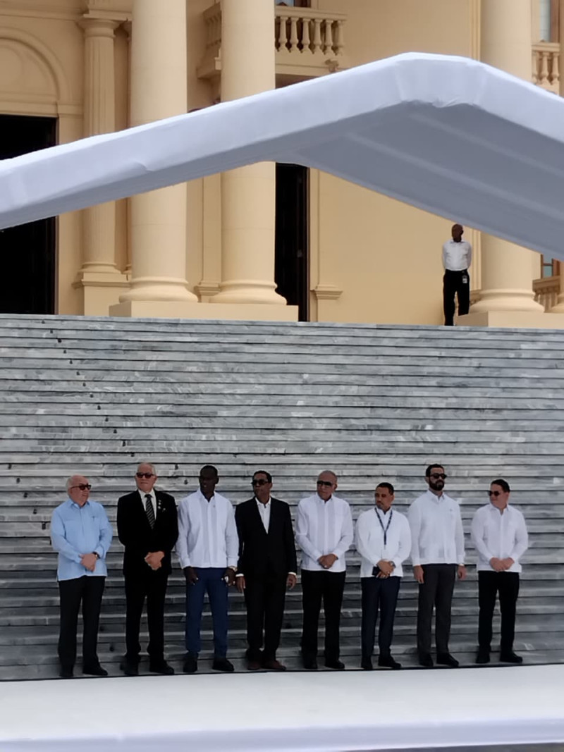Gobierno entrega 50 camiones compactadores para 18 provincias