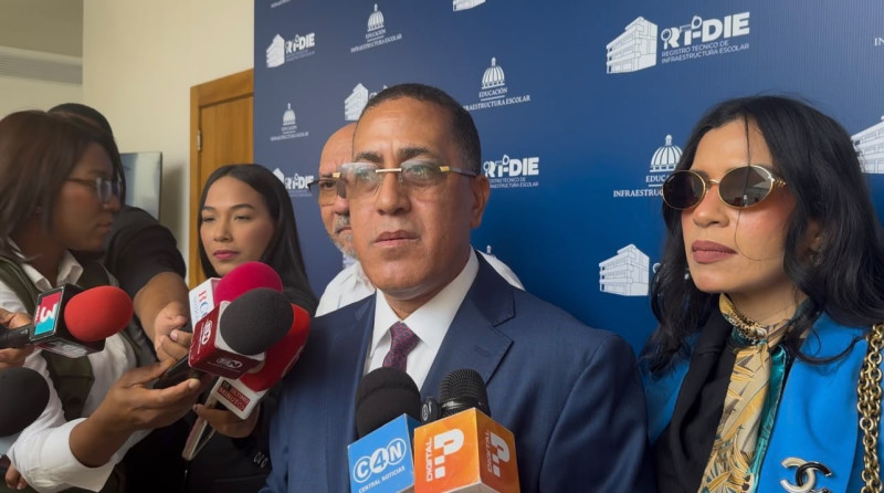 El director de la Dirección de Infraestructura Escolar (DIE), Roberto Herrera, en el lanzamiento del Registro Técnico de Infraestructura Escolar (RT-DIE 2026).