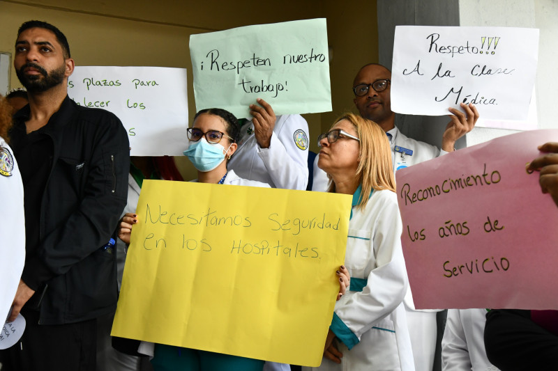 Estas demandas también incluyen compensaciones para los médicos que realizan guardias presenciales de 24 horas