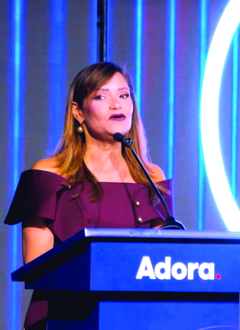 Rosa Olga Medrano, presidenta de Adora, durante el discurso de inauguración de las actividades conmemorativas de los 100 años de la radio dominicana.