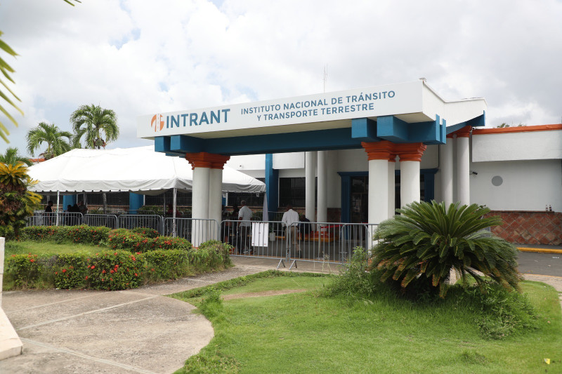 Fachada del Instituto Nacional de Tránsito y Transporte Terrestre