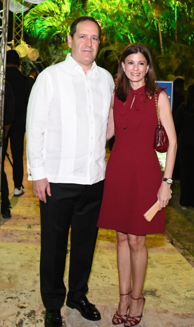 José Antonio Álvarez y Cecilia Carballo de Álvarez.