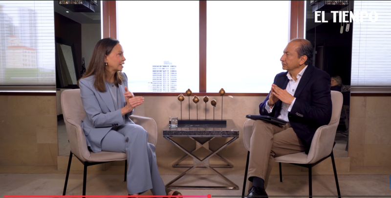 María Corina Machado entrevistada por Andrés Mompotes Lemos, director general de El Tiempo y el Grupo de Diarios América (GDA) en Ciudad de Panamá.