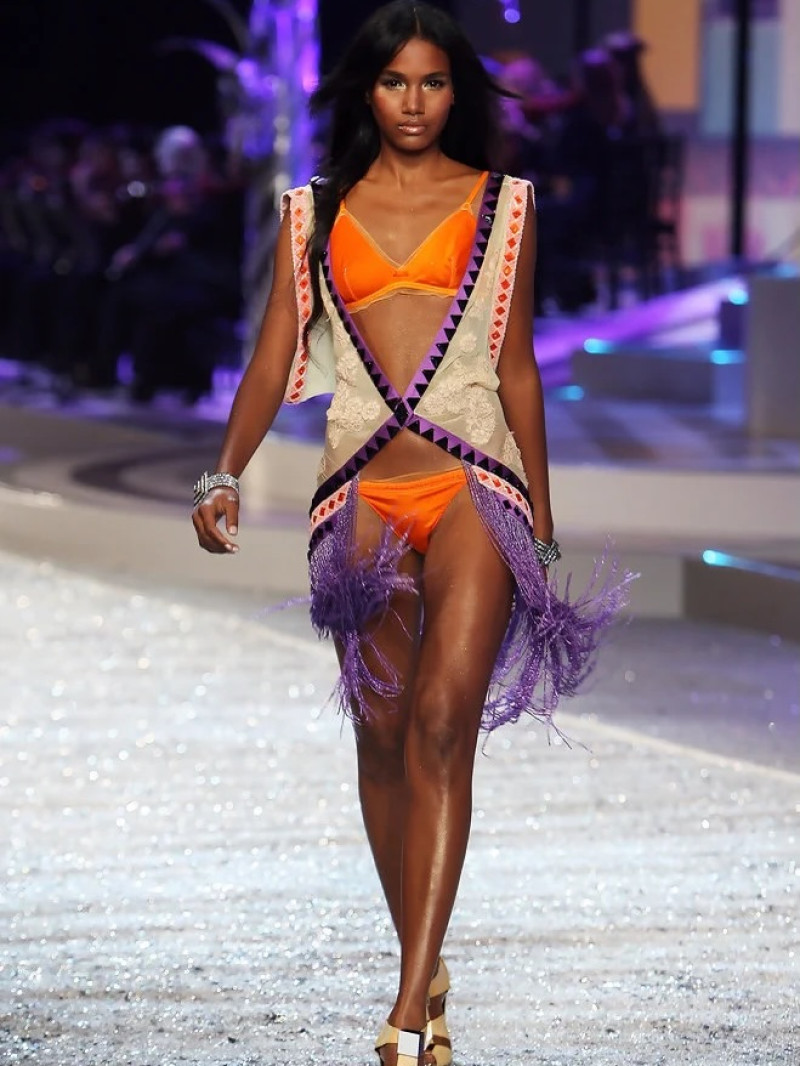 Arlenis Sosa desfila en 2008 para Victoria´s Secret