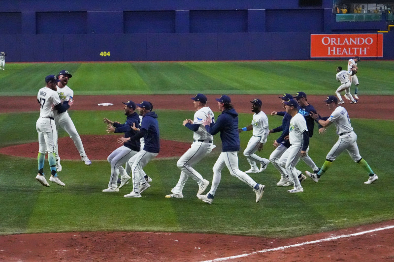 Los Rays de Tampa Bay celebran su victoria en el Juego 6 de la Serie de Campeonato de la Liga Americana sobre los Guardianes de Cleveland, el lunes 19 de octubre de 2026, en San Petersburgo, Florida