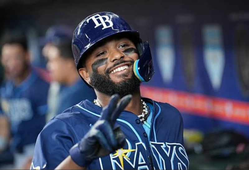 Junior Caminero reacciona luego de anotar en carrera en un partido de la MLB con los Rays.